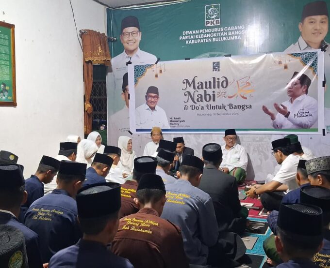 Santri As’adiyah Galung Beru Meriahkan Maulid Nabi di Kantor PKB Bulukumba Santri As’adiyah Galung Beru Meriahkan Maulid Nabi di Kantor PKB Bulukumba