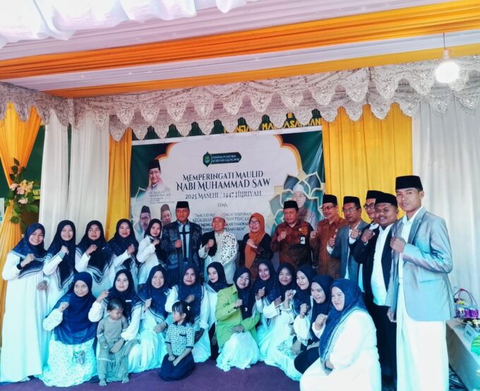 Peringati Maulid Nabi, As'adiyah Galung Beru Teguhkan Komitmen Dakwah dan Pendidikan Peringati Maulid Nabi, As'adiyah Galung Beru Teguhkan Komitmen Dakwah dan Pendidikan