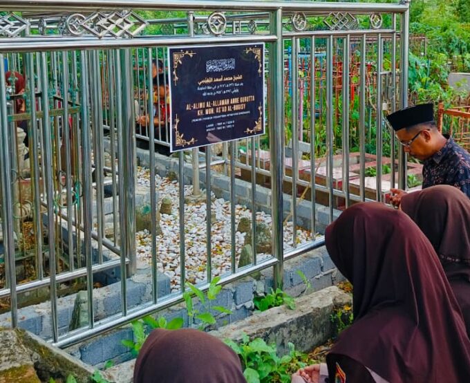 Napak Tilas, Santri As’adiyah Galung Beru Ziarahi Makam Pendiri As’adiyah Napak Tilas, Santri As’adiyah Galung Beru Ziarahi Makam Pendiri As’adiyah