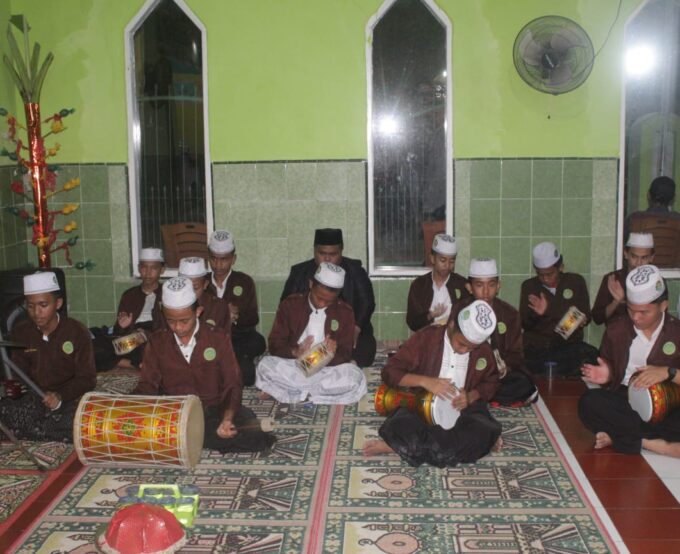 Tim Marawis Putra As’adiyah Galung Beru Meriahkan Maulid Nabi di Bantaeng Tim Marawis Putra As’adiyah Galung Beru Meriahkan Maulid Nabi di Bantaeng
