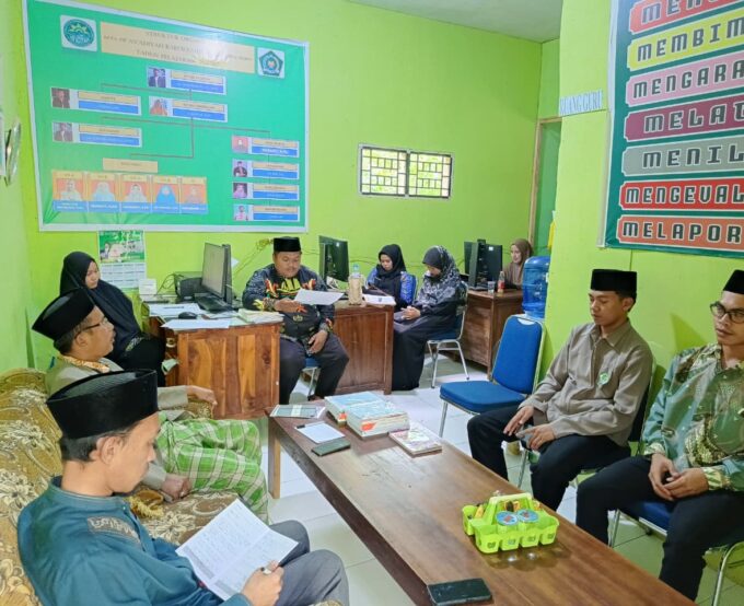 Ketua Yayasan Pimpin Rapat, Berikut Hasilnya Ketua Yayasan Pimpin Rapat, Berikut Hasilnya